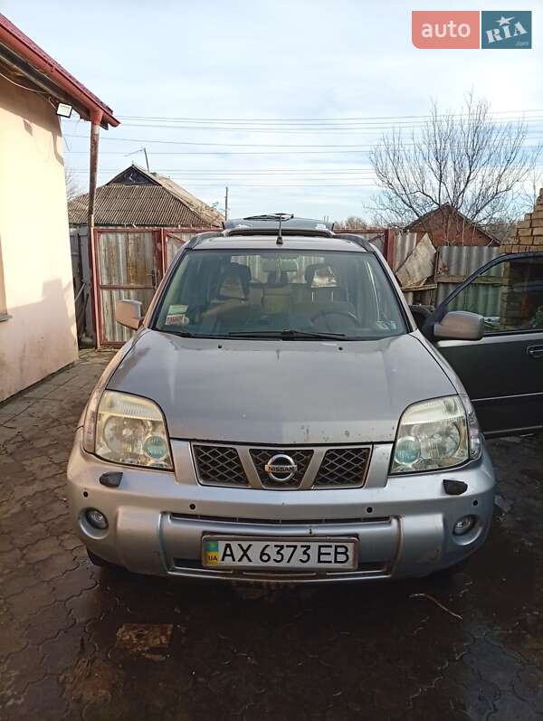 Внедорожник / Кроссовер Nissan X-Trail 2003 в Змиеве фото Внедорожник / Кроссовер Nissan X-Trail 2003 в Змиеве