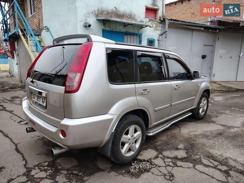 Позашляховик / Кросовер Nissan X-Trail 2003 в Києві