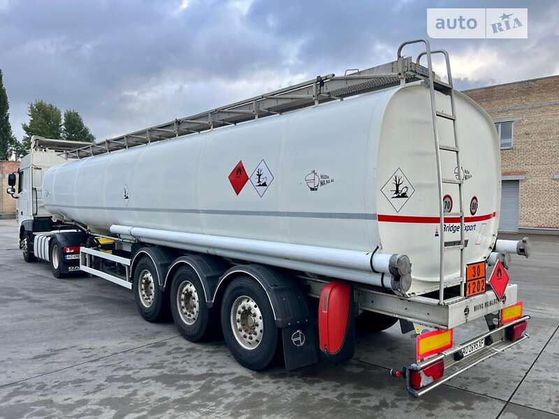 Цистерна напівпричіп NUOVA Ma.Na.Ro. 2010 в Києві