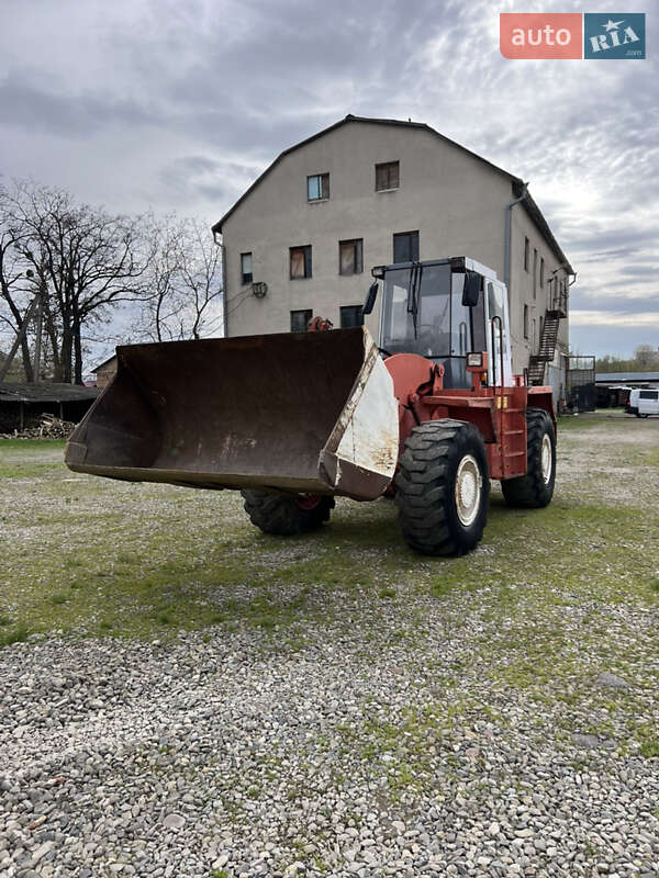 Фронтальный погрузчик O&K L 1993 в Черновцах