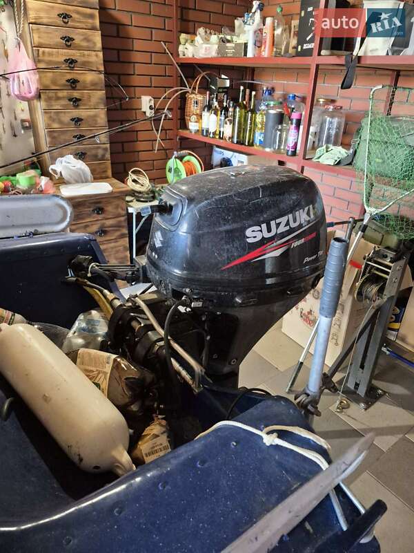 Лодка Обь М 1977 в Черновцах