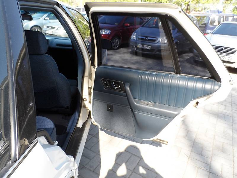 Седан Oldsmobile Cutlass 1993 в Днепре