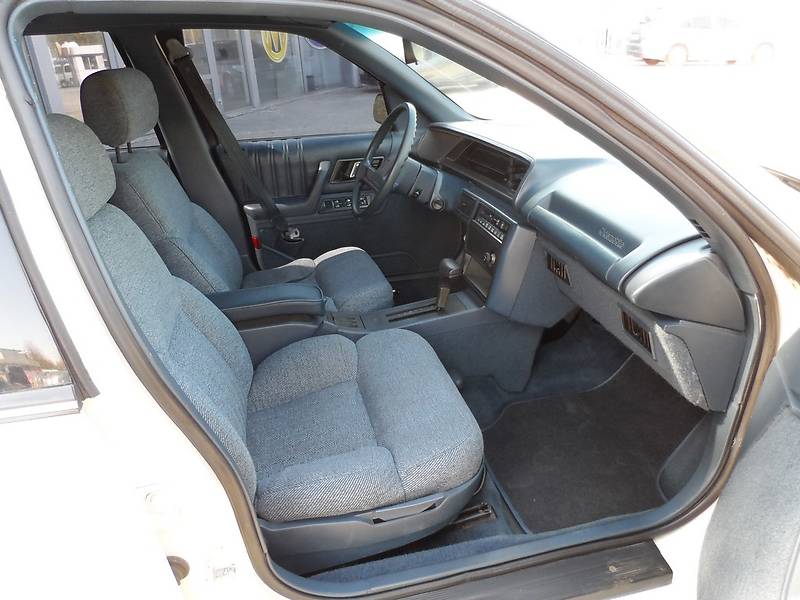 Седан Oldsmobile Cutlass 1993 в Днепре