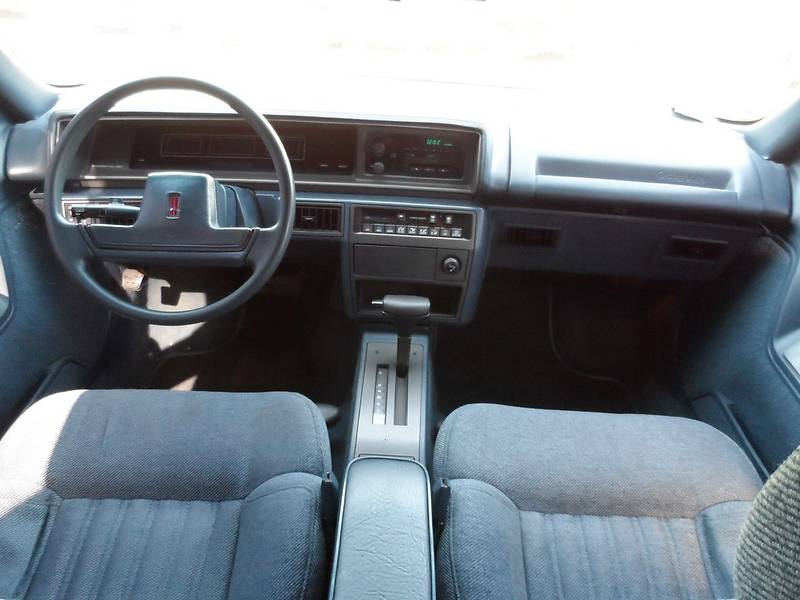 Седан Oldsmobile Cutlass 1993 в Днепре