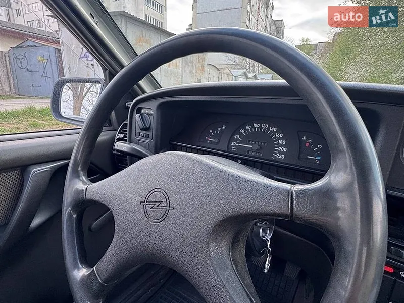 Opel 1.8 Liter 1987 VIN W0L000016H1170512 фото оголошення 13 з 44