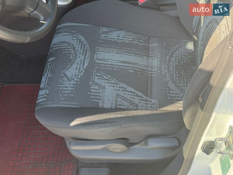 Хэтчбек Opel Agila 2011 в Ужгороде