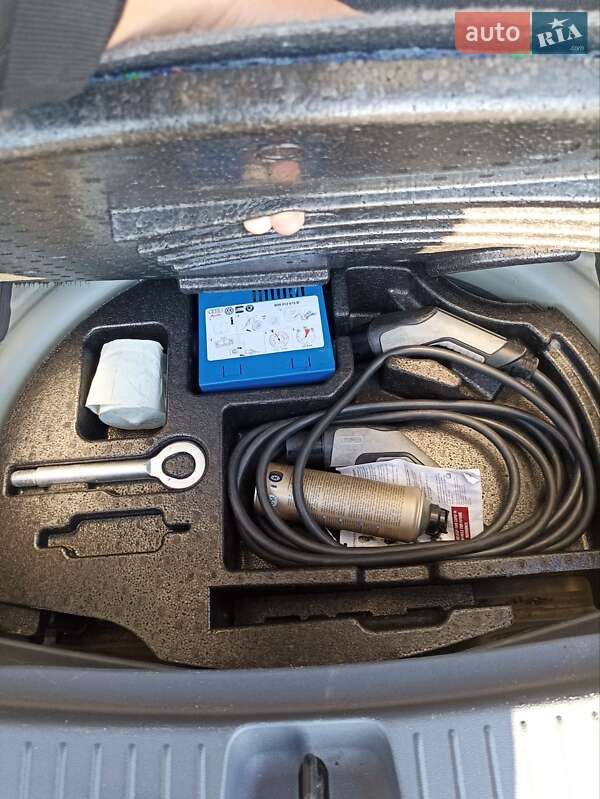 Хетчбек Opel Ampera-e 2017 в Бродах