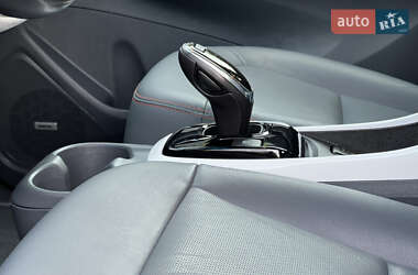 Хэтчбек Opel Ampera-e 2019 в 