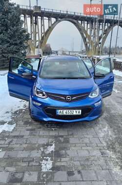 Хэтчбек Opel Ampera-e 2019 в 