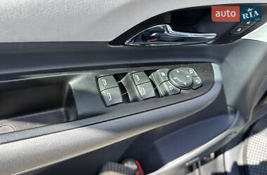 Хэтчбек Opel Ampera-e 2019 в 