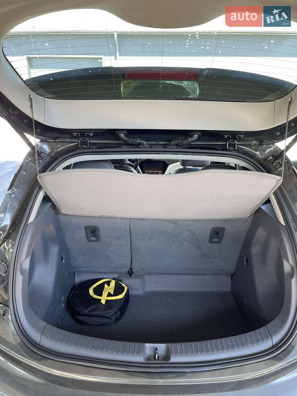 Хетчбек Opel Ampera-e 2019 в Городку