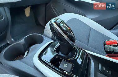 Хэтчбек Opel Ampera-e 2020 в 