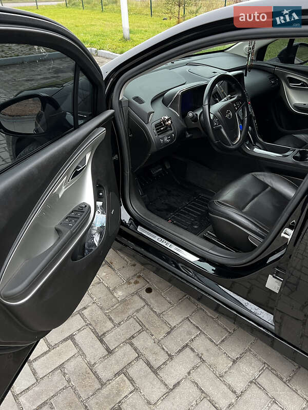 Хэтчбек Opel Ampera 2012 в Любомле