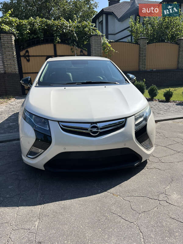 Хэтчбек Opel Ampera 2013 в 