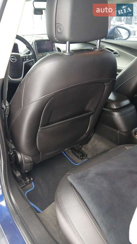 Хэтчбек Opel Ampera 2013 в Львове