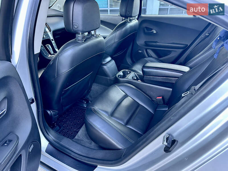 Хэтчбек Opel Ampera 2012 в Киеве фото 18 Хэтчбек Opel Ampera 2012 в Киеве