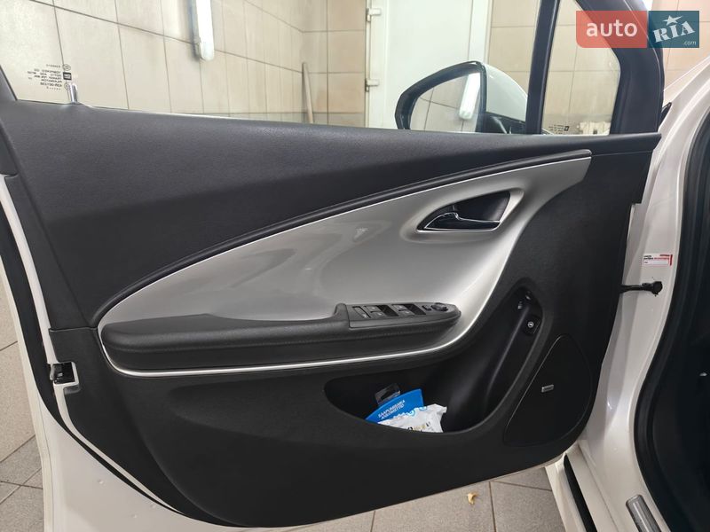 Хэтчбек Opel Ampera 2012 в Монастырище