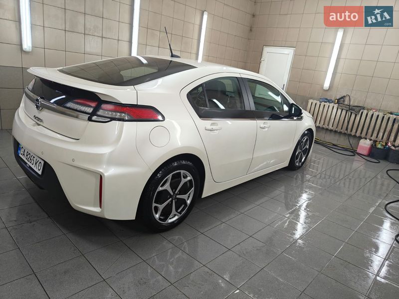 Хэтчбек Opel Ampera 2012 в Монастырище