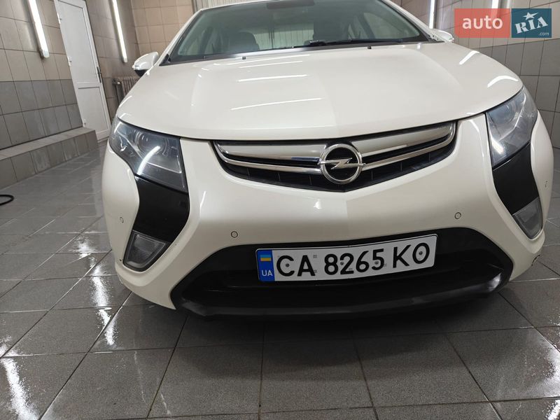 Хэтчбек Opel Ampera 2012 в Монастырище