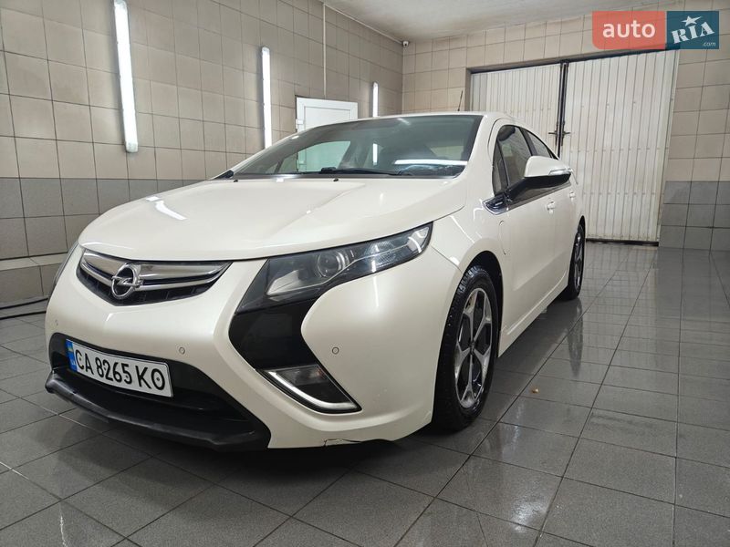 Хэтчбек Opel Ampera 2012 в Монастырище