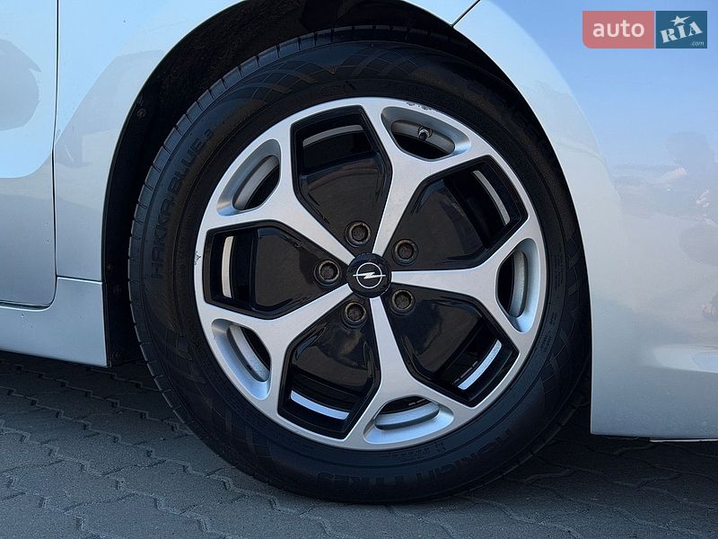 Хэтчбек Opel Ampera 2013 в Львове