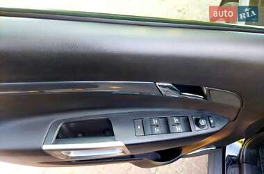 Позашляховик / Кросовер Opel Antara 2012 в 