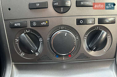 Позашляховик / Кросовер Opel Antara 2008 в 