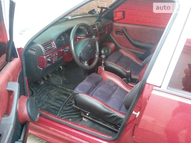 Седан Opel Ascona 1988 в Ивано-Франковске