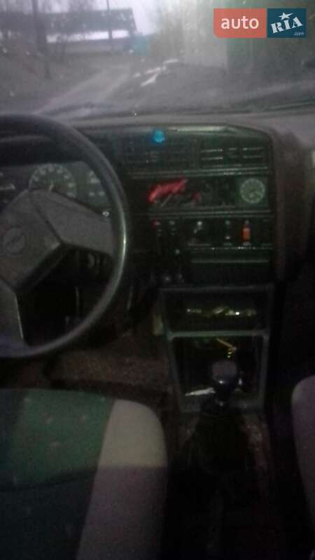 Седан Opel Ascona 1988 в Белогорье