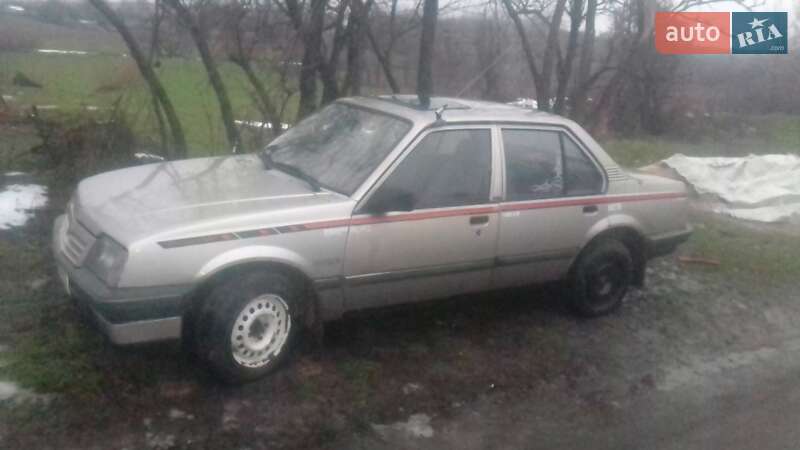 Седан Opel Ascona 1988 в Белогорье