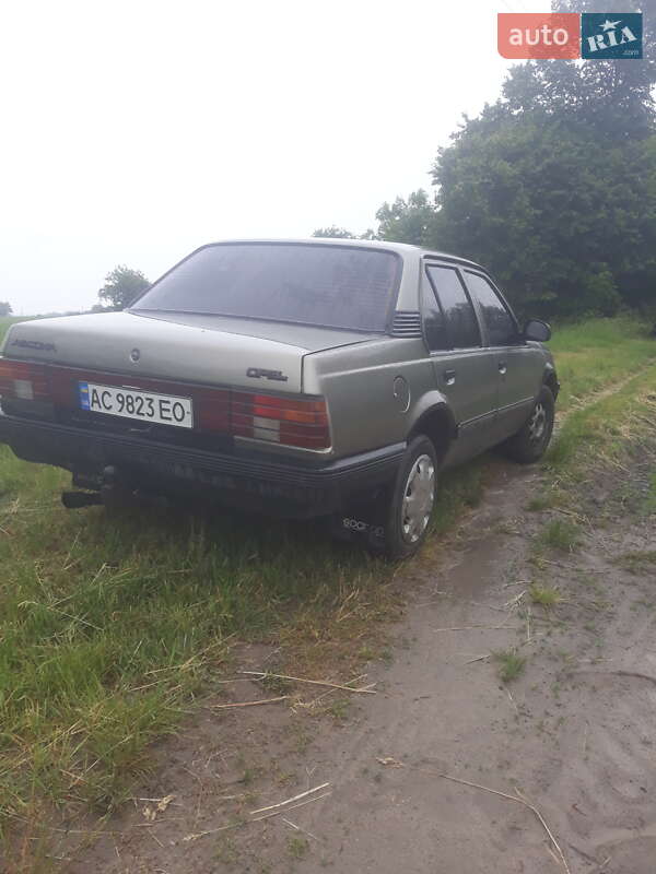 Седан Opel Ascona 1986 в Володимирі