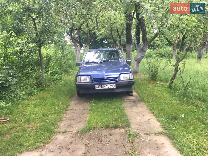 Седан Opel Ascona 1986 в Вижнице