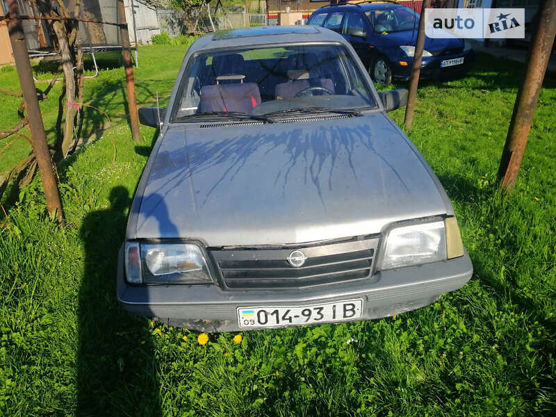 Седан Opel Ascona 1986 в Калуші