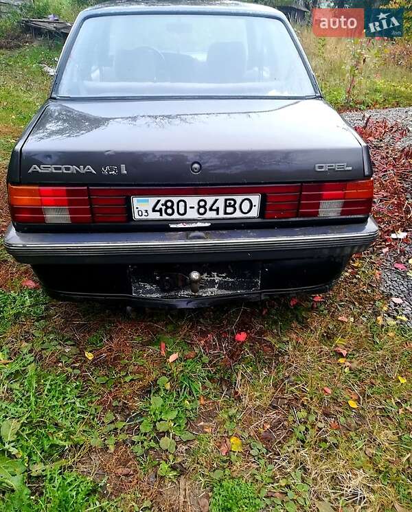 Седан Opel Ascona 1986 в Ровно