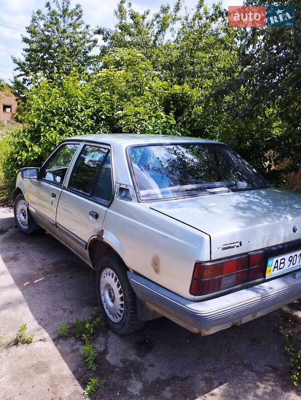 Седан Opel Ascona 1988 в Гайсине