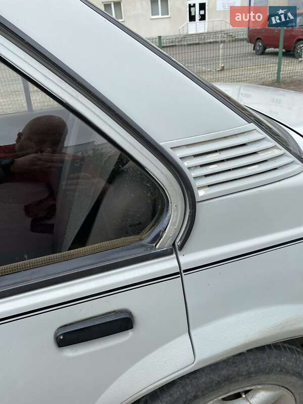 Седан Opel Ascona 1987 в Черновцах