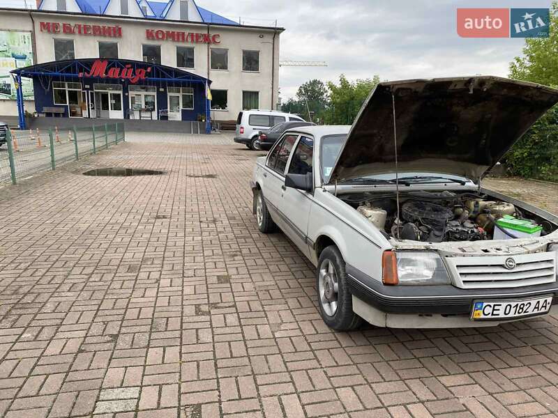 Седан Opel Ascona 1987 в Черновцах