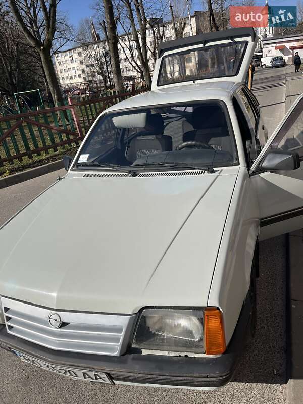 Хэтчбек Opel Ascona 1987 в Тернополе