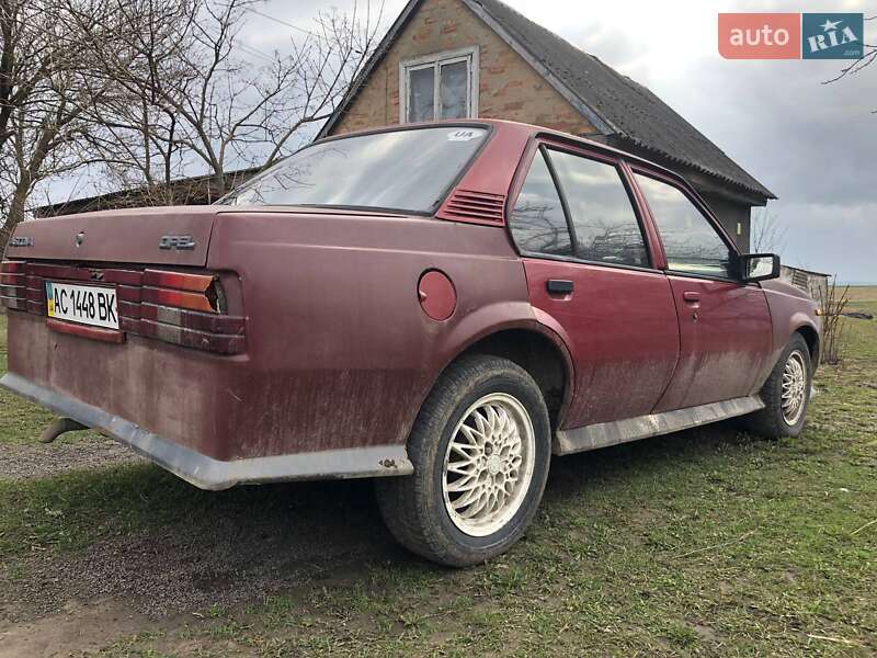 Седан Opel Ascona 1986 в Луцке
