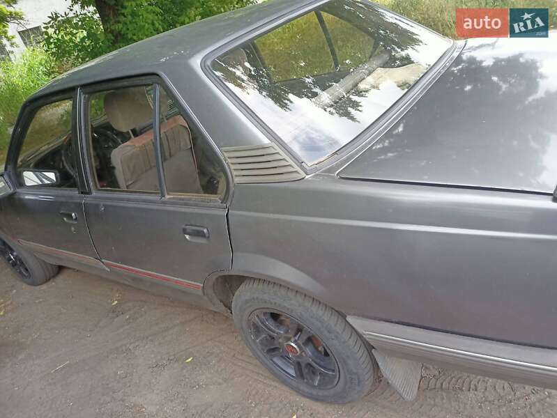 Седан Opel Ascona 1986 в Днепре