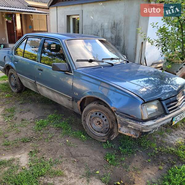 Седан Opel Ascona 1987 в Владимире