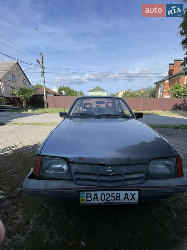 Седан Opel Ascona 1986 в Петропавлівській Борщагівці