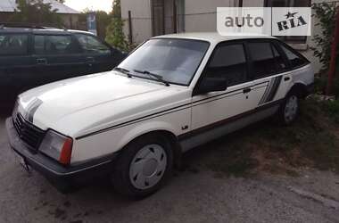 Седан Opel Ascona 1986 в Ивано-Франковске