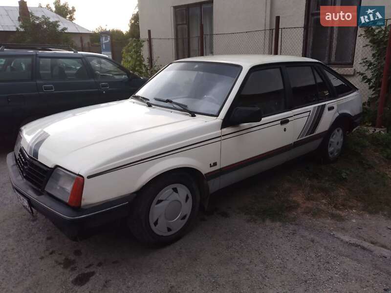 Седан Opel Ascona 1986 в 