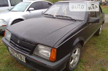 Седан Opel Ascona 1986 в Новоднестровске