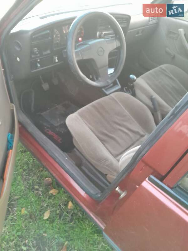 Седан Opel Ascona 1987 в Владимире фото 17 Седан Opel Ascona 1987 в Владимире