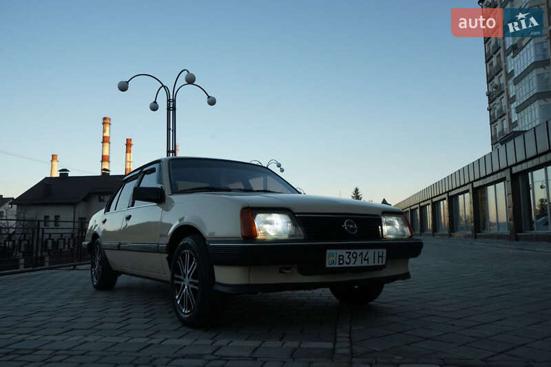Седан Opel Ascona 1983 в Ивано-Франковске