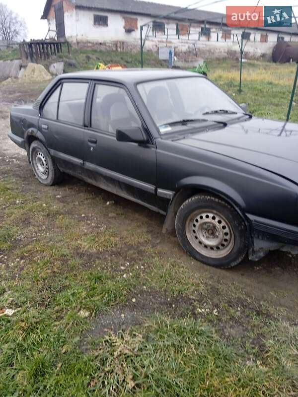 Седан Opel Ascona 1988 в Монастыриске