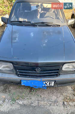 Седан Opel Ascona 1988 в Киеве