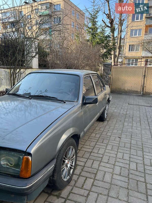 Седан Opel Ascona 1986 в Львове